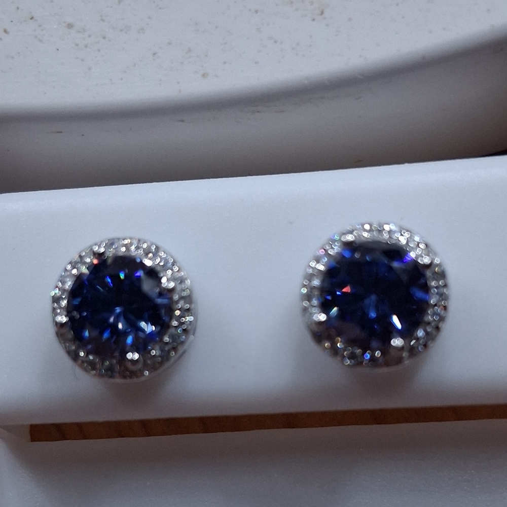Elegant Sterling Silver Amethyst Stud Earrings Surrounded With Moissanite